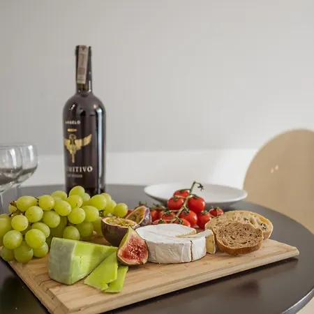 Apartment Empire Ovo *